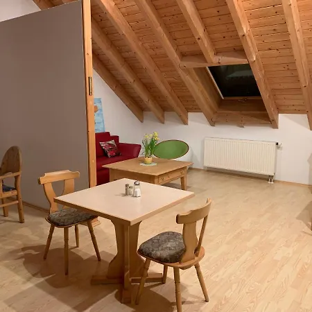 Privatunterkunft Landhaus Schneeberg *