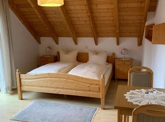 Landhaus Schneeberg 民宿 格尔斯费尔德